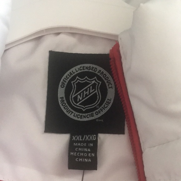 Chicago Blackhawks white poly fill vest. Size XXL - Picture 3 of 4